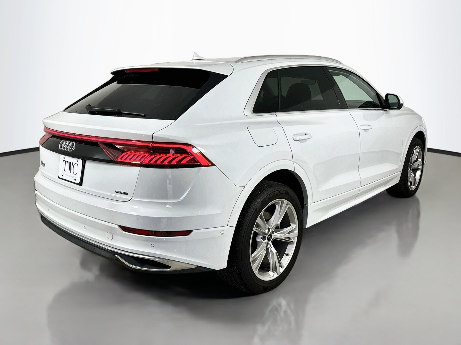 Used 2023 Audi Q8 Premium w/ Convenience Package AWD/4WD image 5