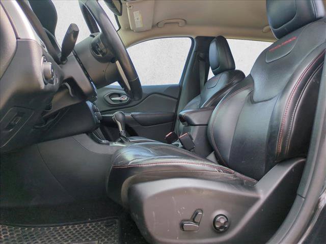 Used 2016 Jeep Cherokee Trailhawk w/ Comfort/Convenience Group image 14