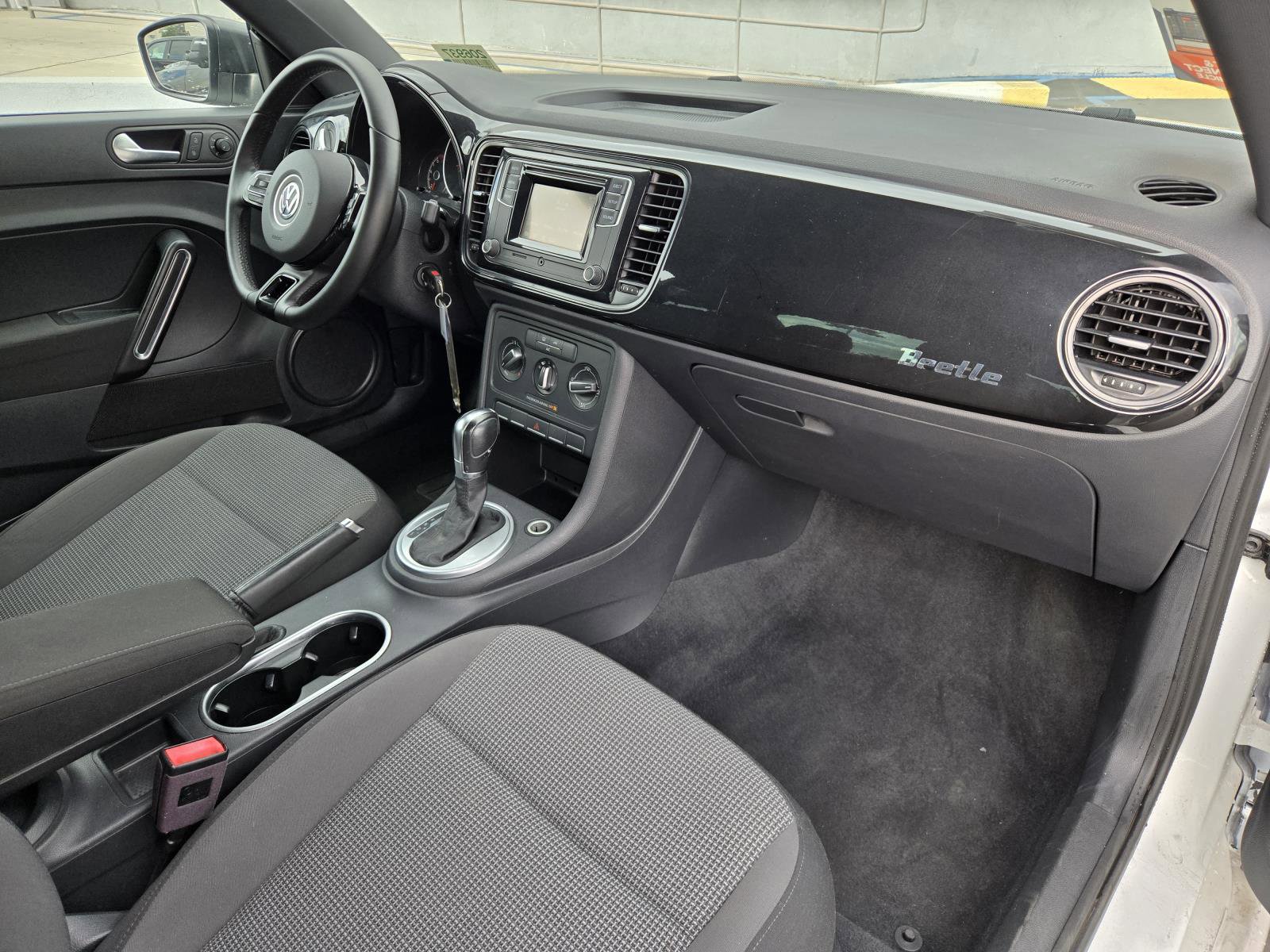 Used 2018 Volkswagen Beetle 2.0T S image 24