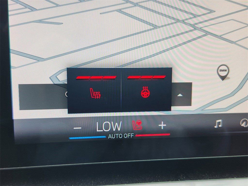 Used 2025 BMW 550e xDrive w/ Premium Package image 15