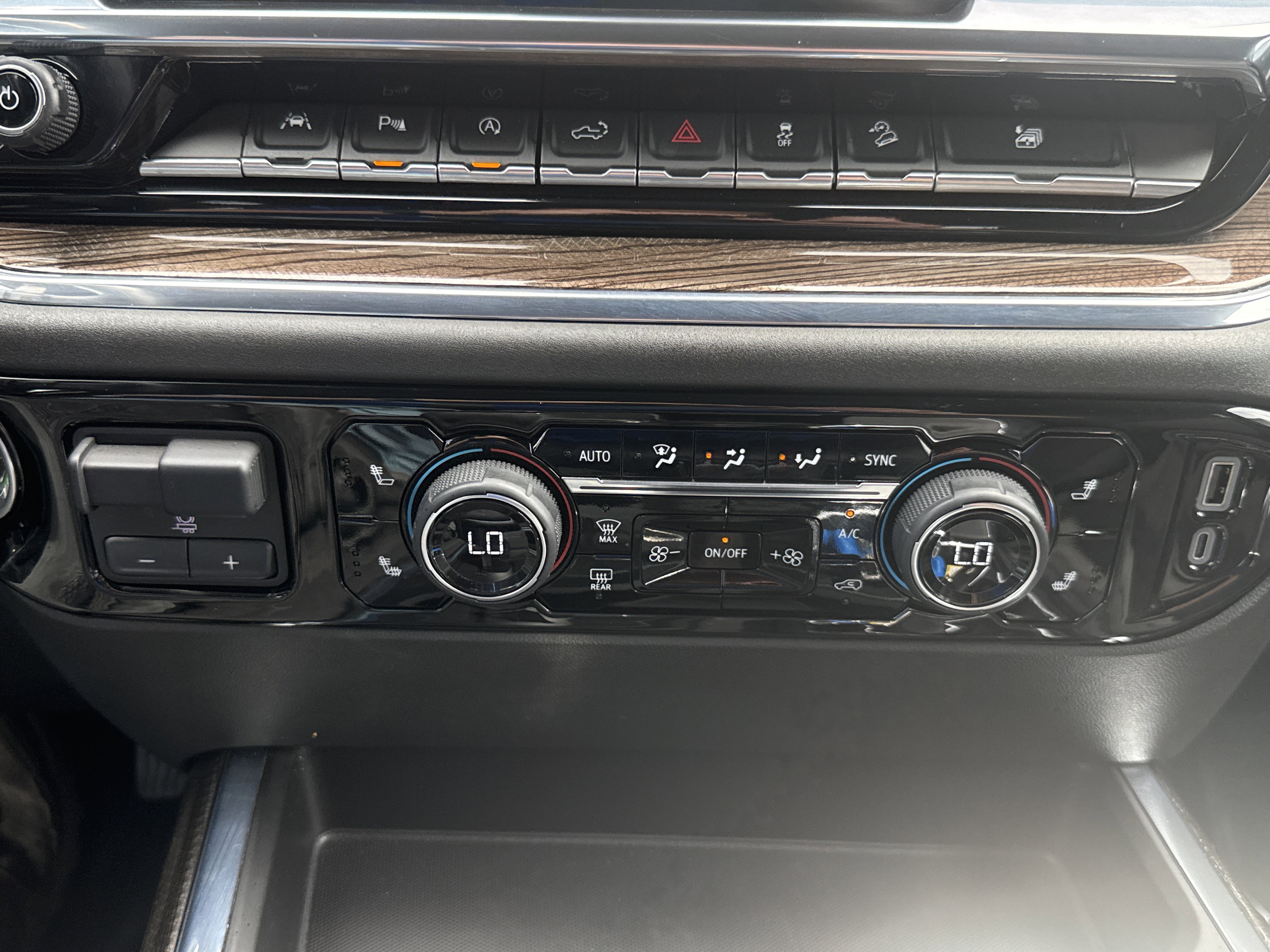 Used 2024 Chevrolet Silverado 1500 RST w/ Convenience Package II AWD/4WD image 23