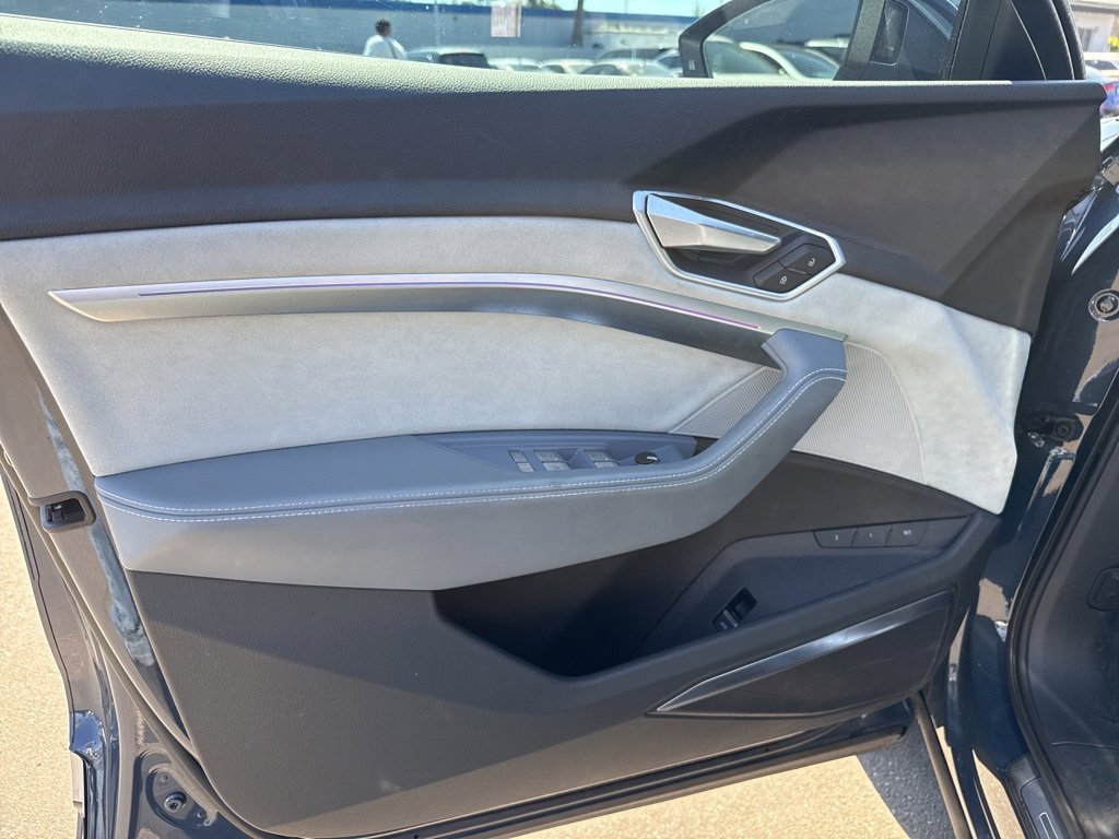 Used 2020 Audi e-tron Prestige w/ Prestige Package image 9