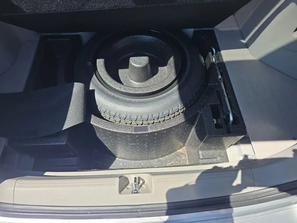 Used 2011 Honda Insight EX image 31