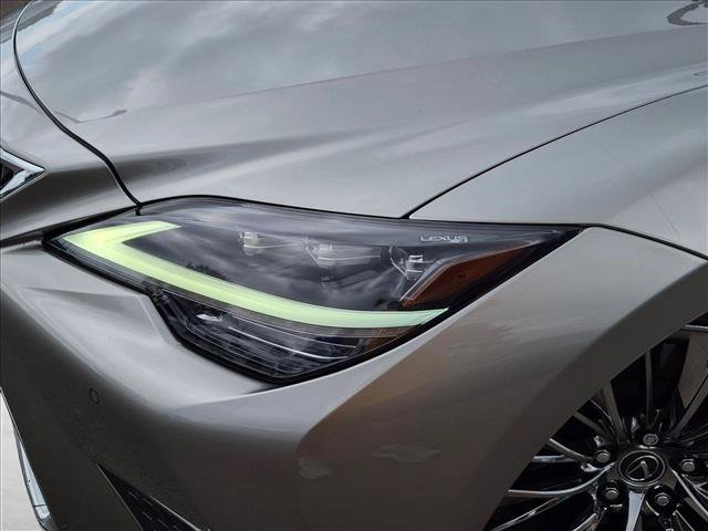 Used 2021 Lexus LS 500 w/ Interior Upgrade Package RWD image 9