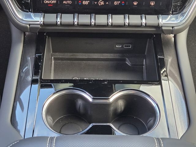 Used 2025 GMC Yukon XL Elevation AWD/4WD image 25