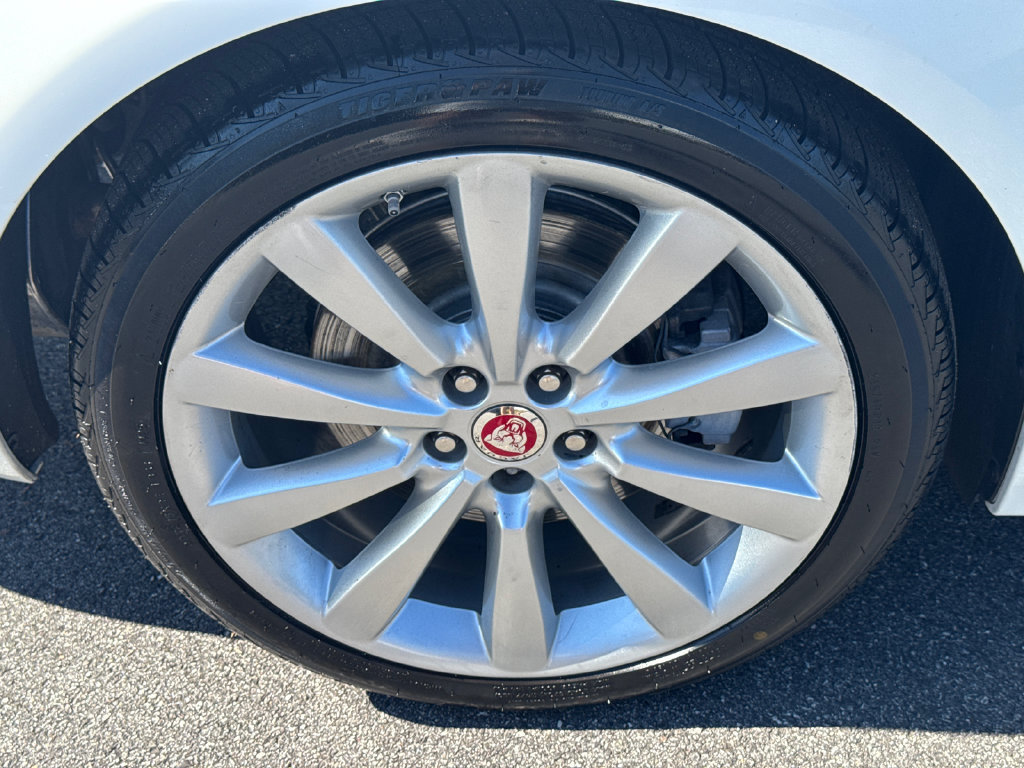 Used 2013 Jaguar XF RWD image 17