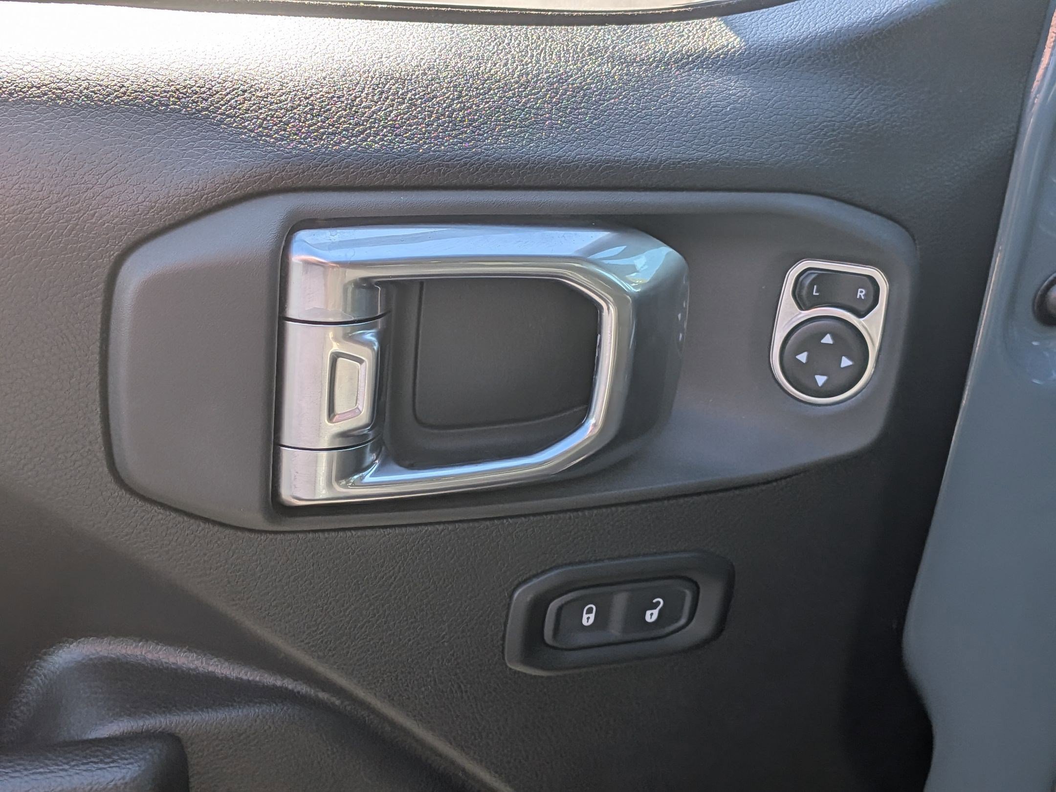 Used 2025 Jeep Wrangler Unlimited Rubicon image 13