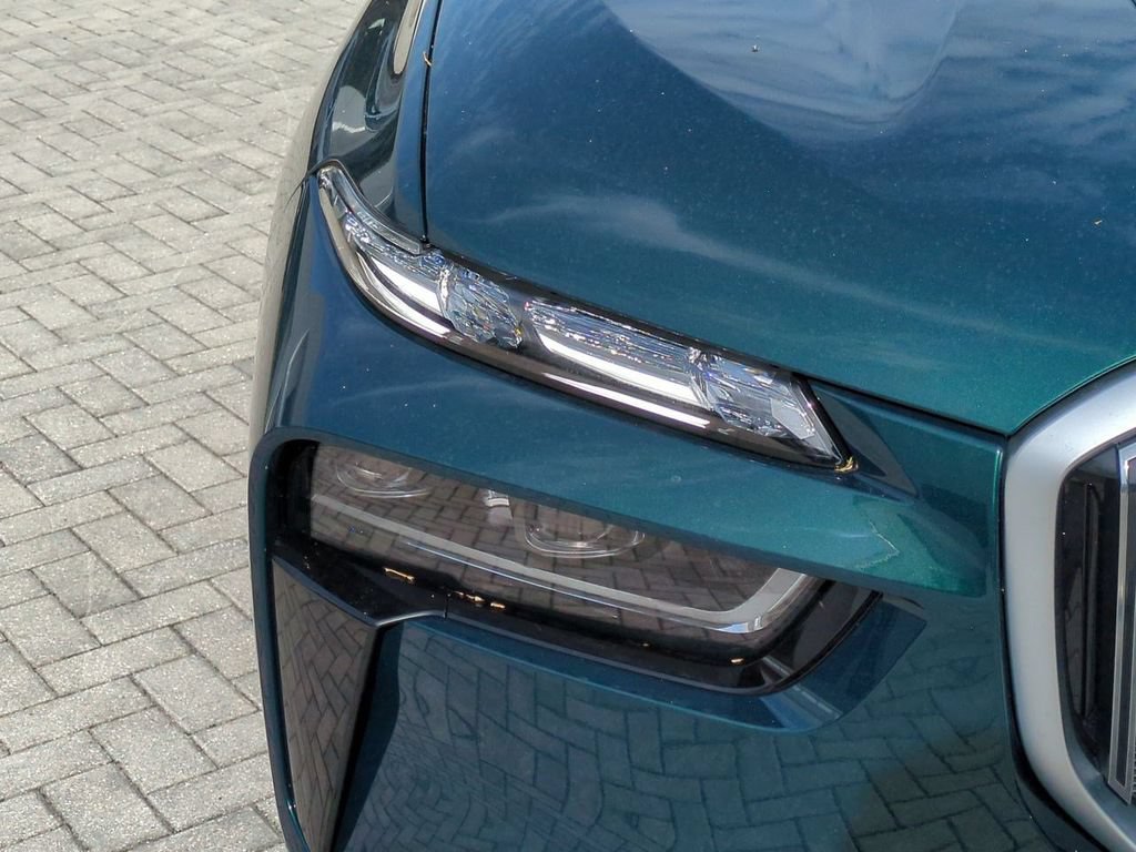 New 2026 BMW ALPINA XB7 AWD/4WD image 10