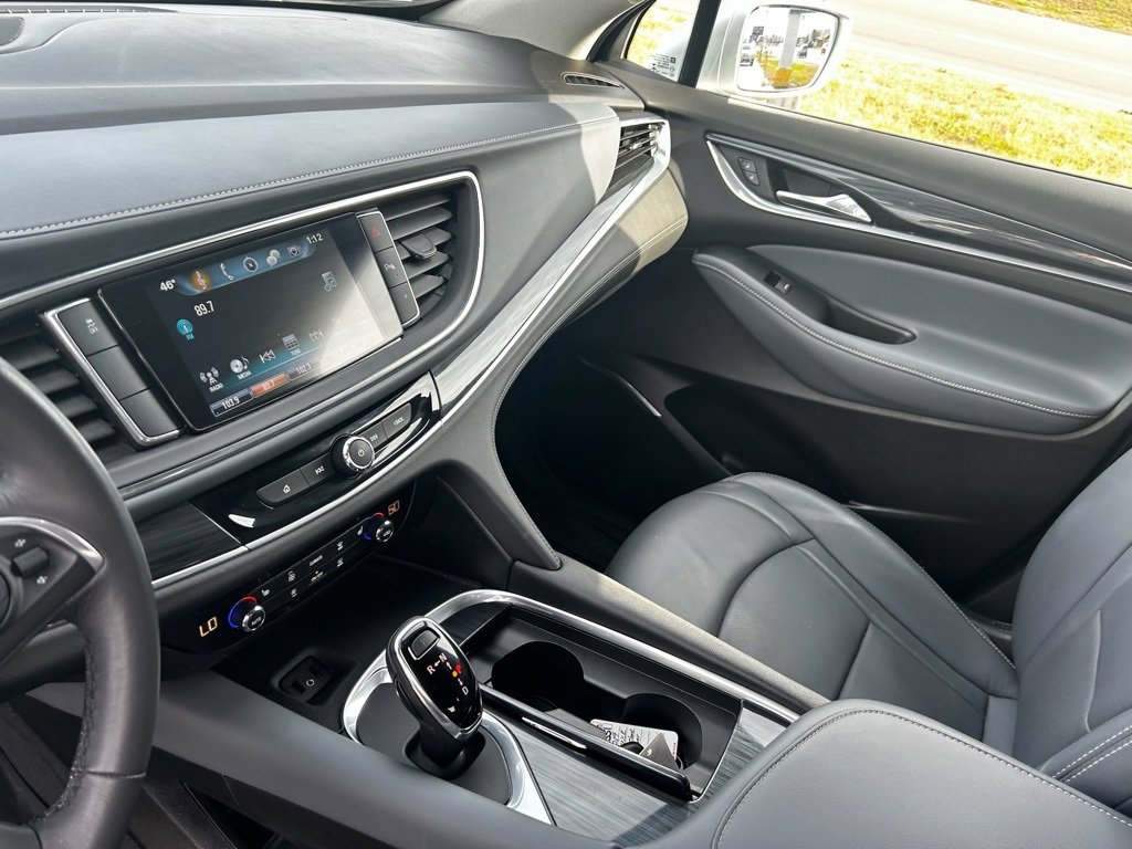 Used 2019 Buick Enclave Essence image 12