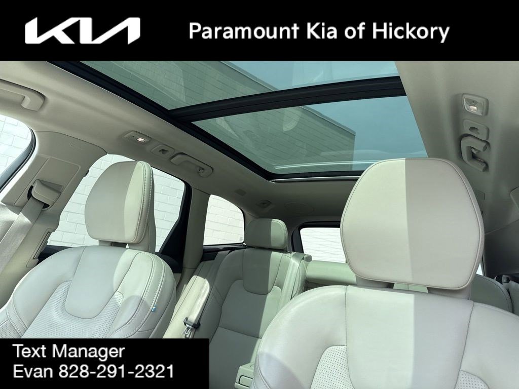 Used 2022 Volvo XC60 T8 Inscription image 33
