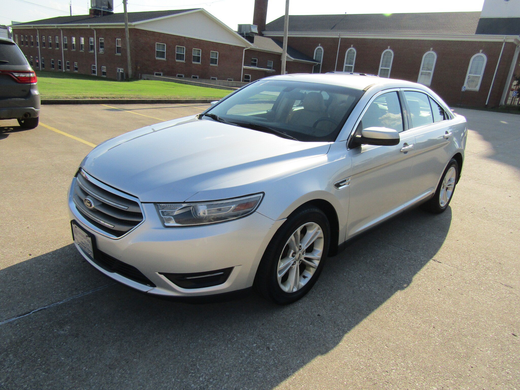 Used 2013 Ford Taurus SEL FWD image 8