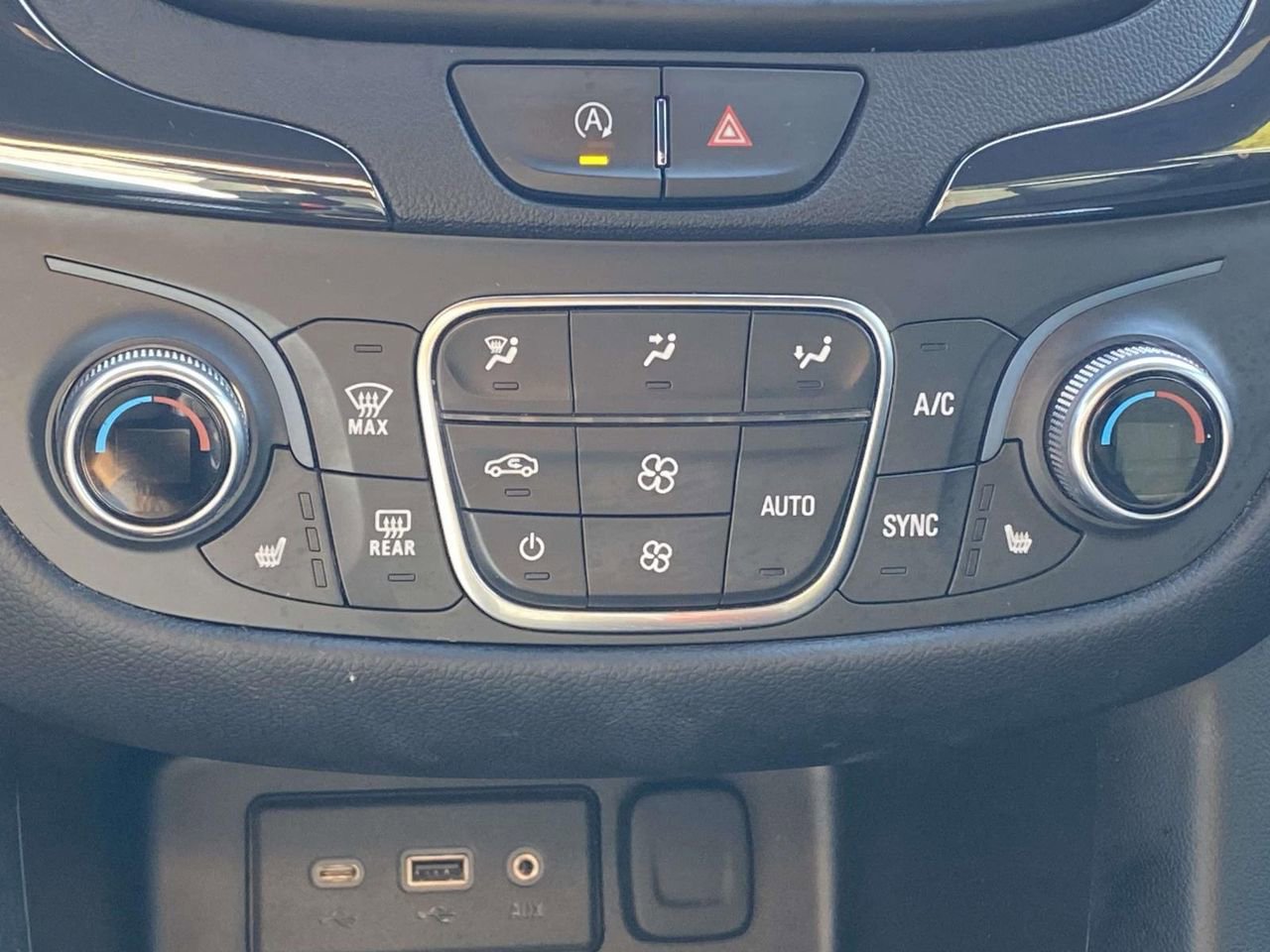 Used 2024 Chevrolet Equinox RS FWD image 28