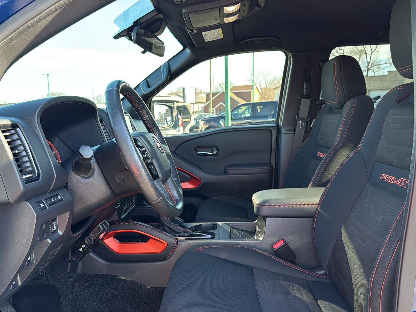 Used 2022 Nissan Frontier PRO-4X image 19