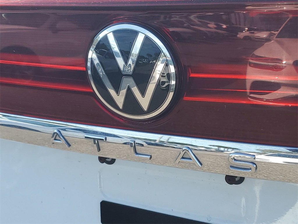 Used 2024 Volkswagen Atlas SE w/ Black Wheel Package image 9