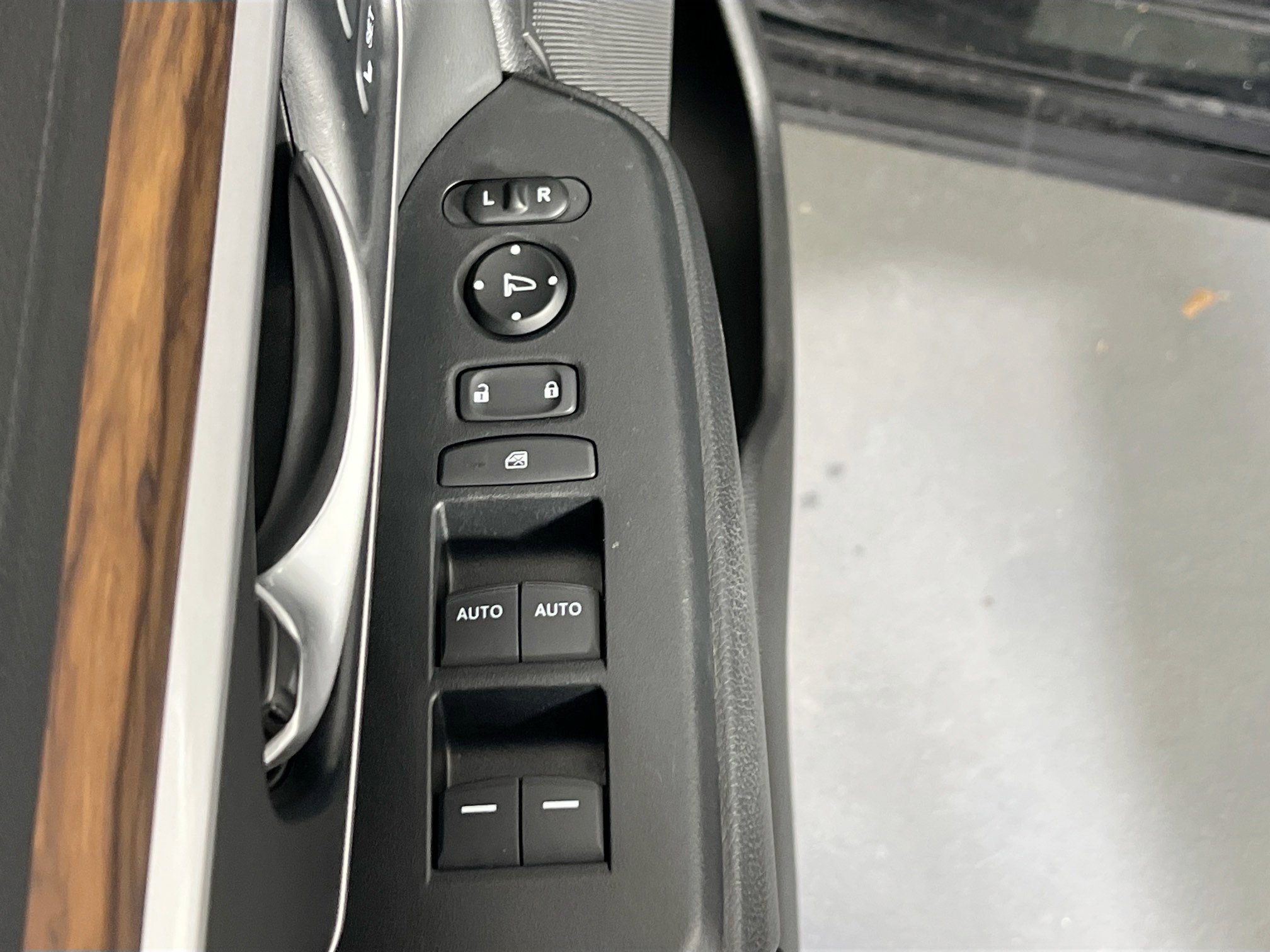 Used 2022 Honda CR-V Touring image 18