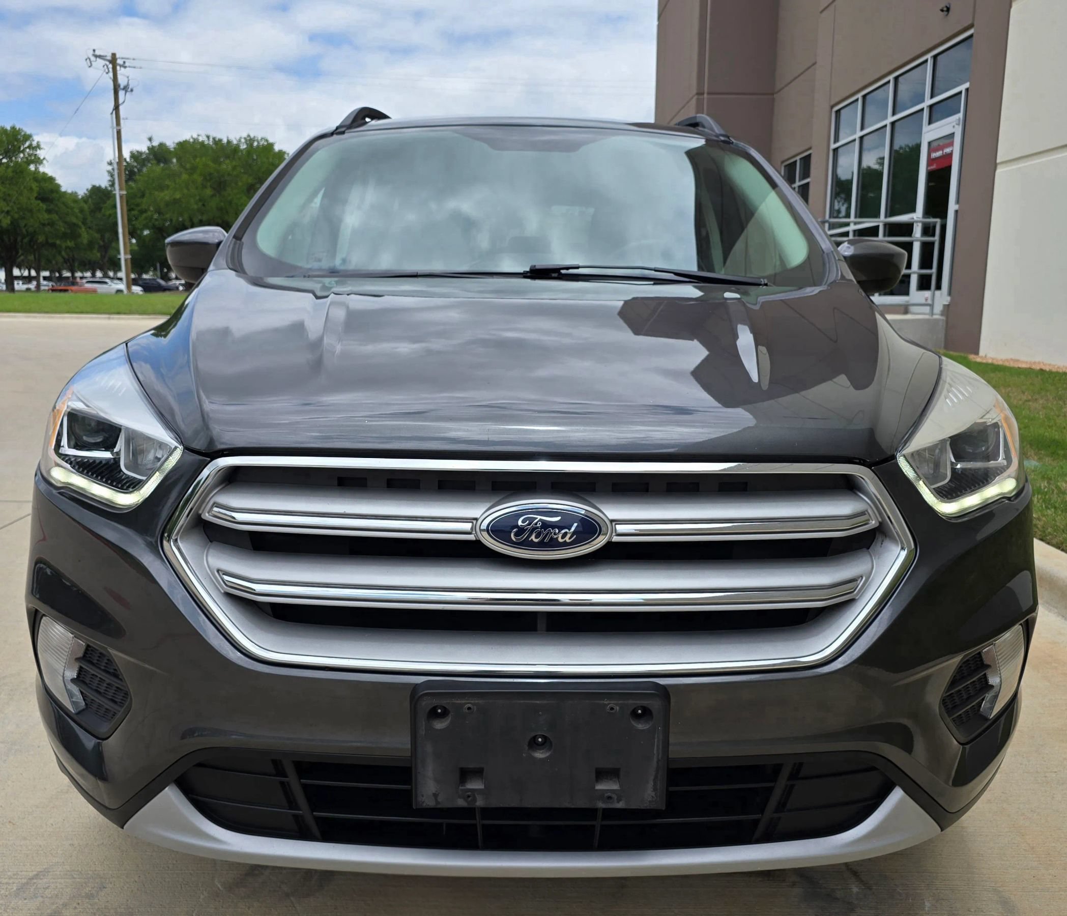 Used 2019 Ford Escape SEL FWD image 2