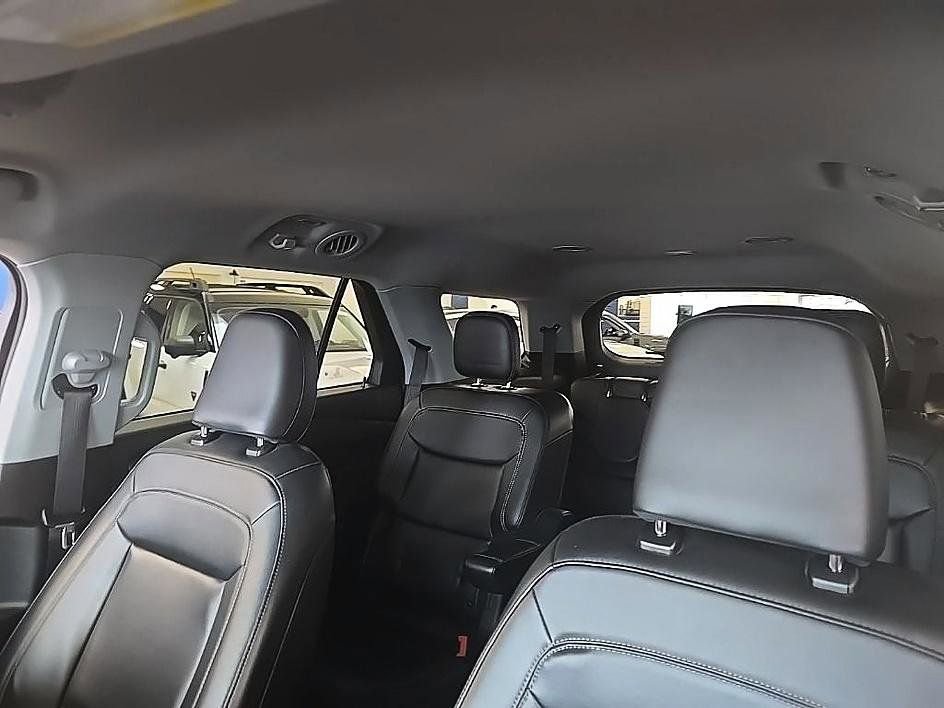 Used 2023 Ford Explorer XLT w/ Equipment Group 202A image 27