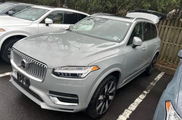 Used 2024 Volvo XC90 T8 Plus w/ Protection Package Premier AWD/4WD image 1
