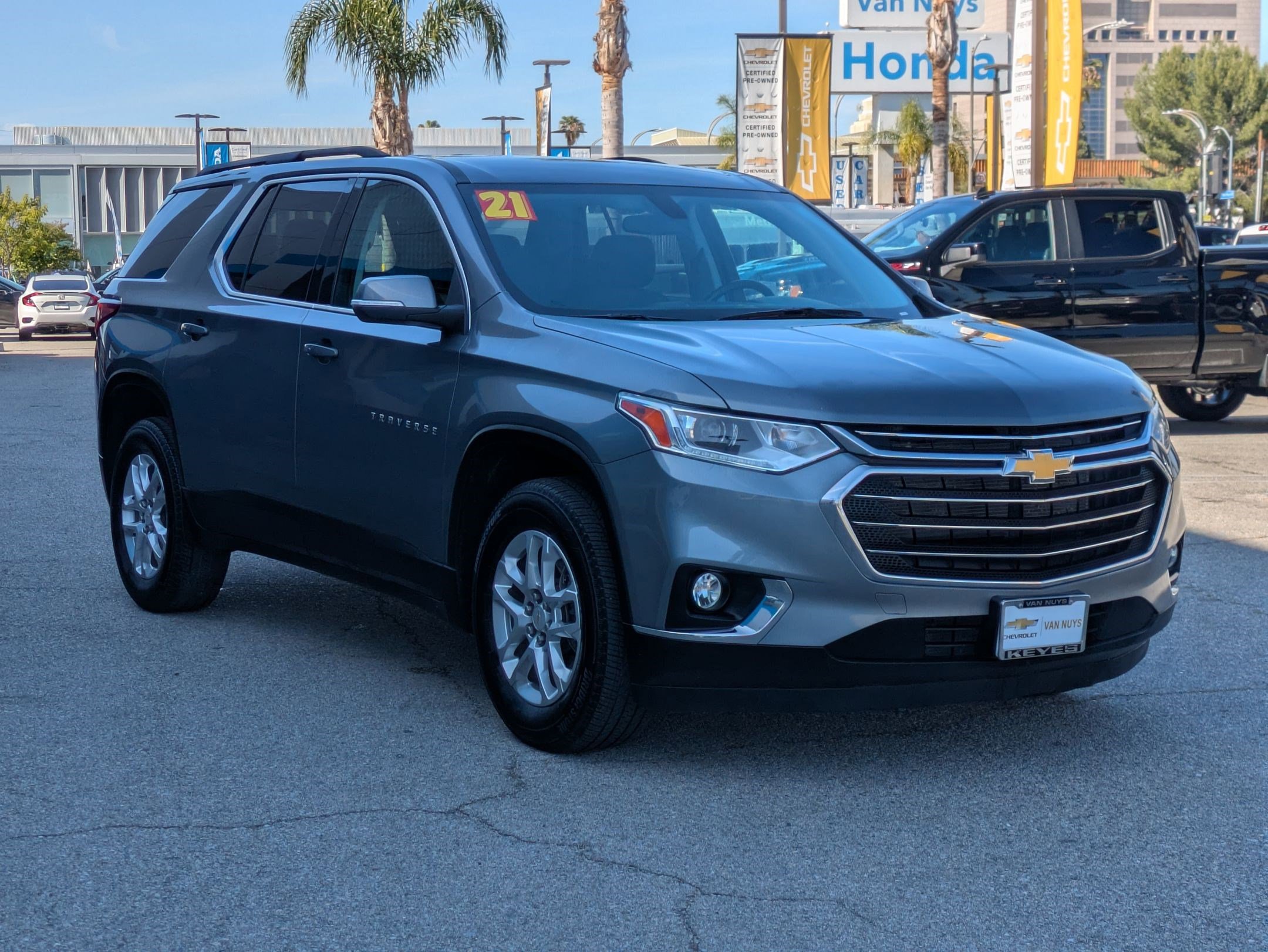 Used 2021 Chevrolet Traverse LT FWD image 3
