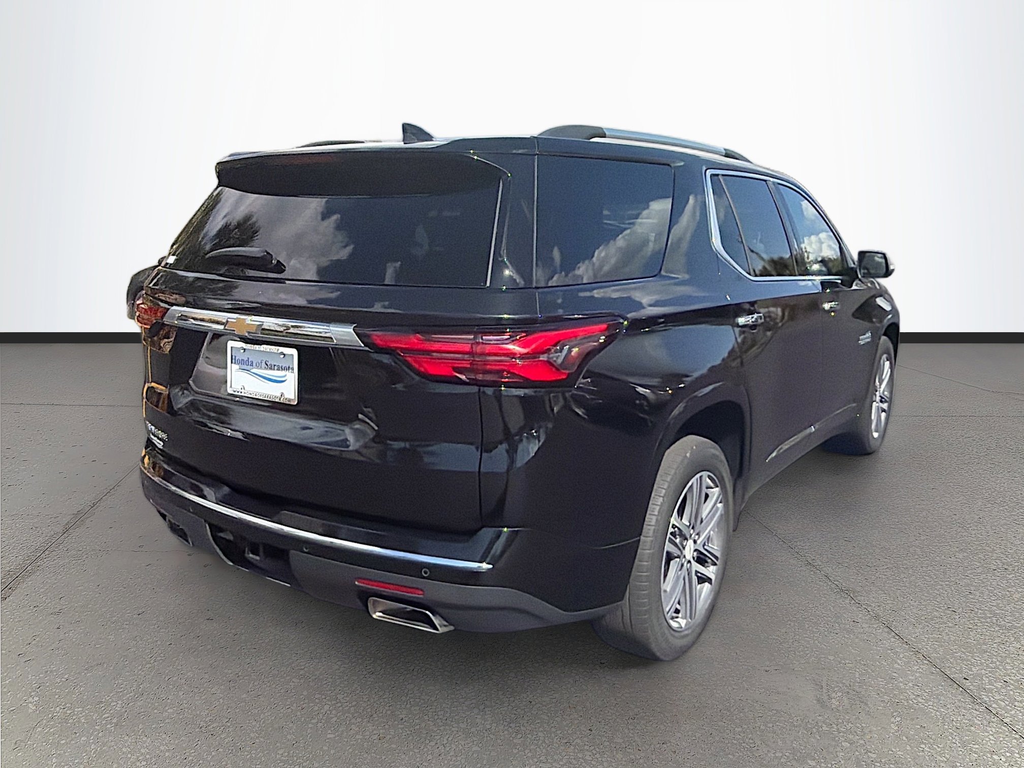 Used 2023 Chevrolet Traverse High Country image 4
