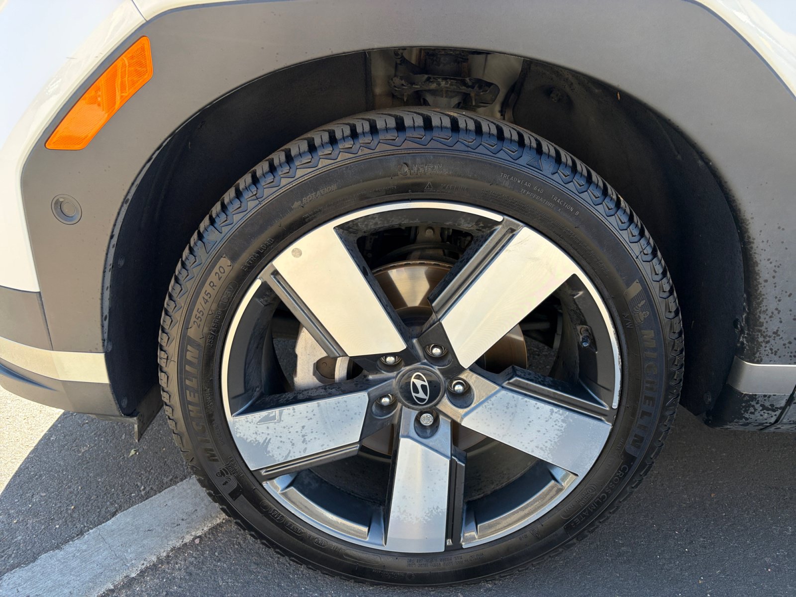 Used 2024 Hyundai Santa Fe Limited FWD image 11