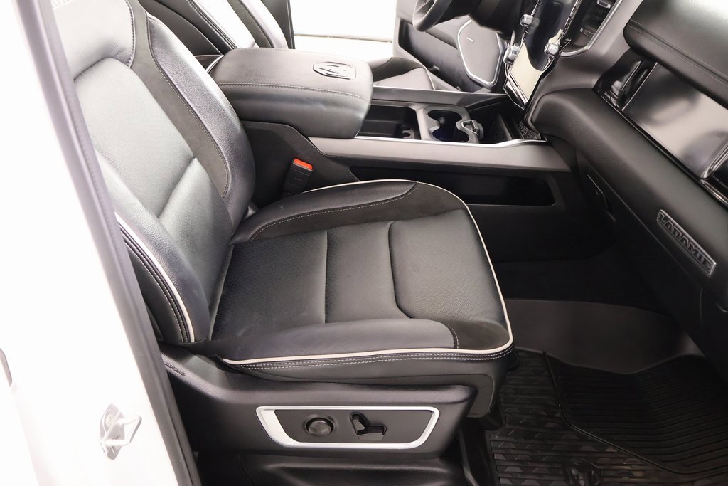 Used 2025 RAM 1500 Laramie w/ Night Edition image 14