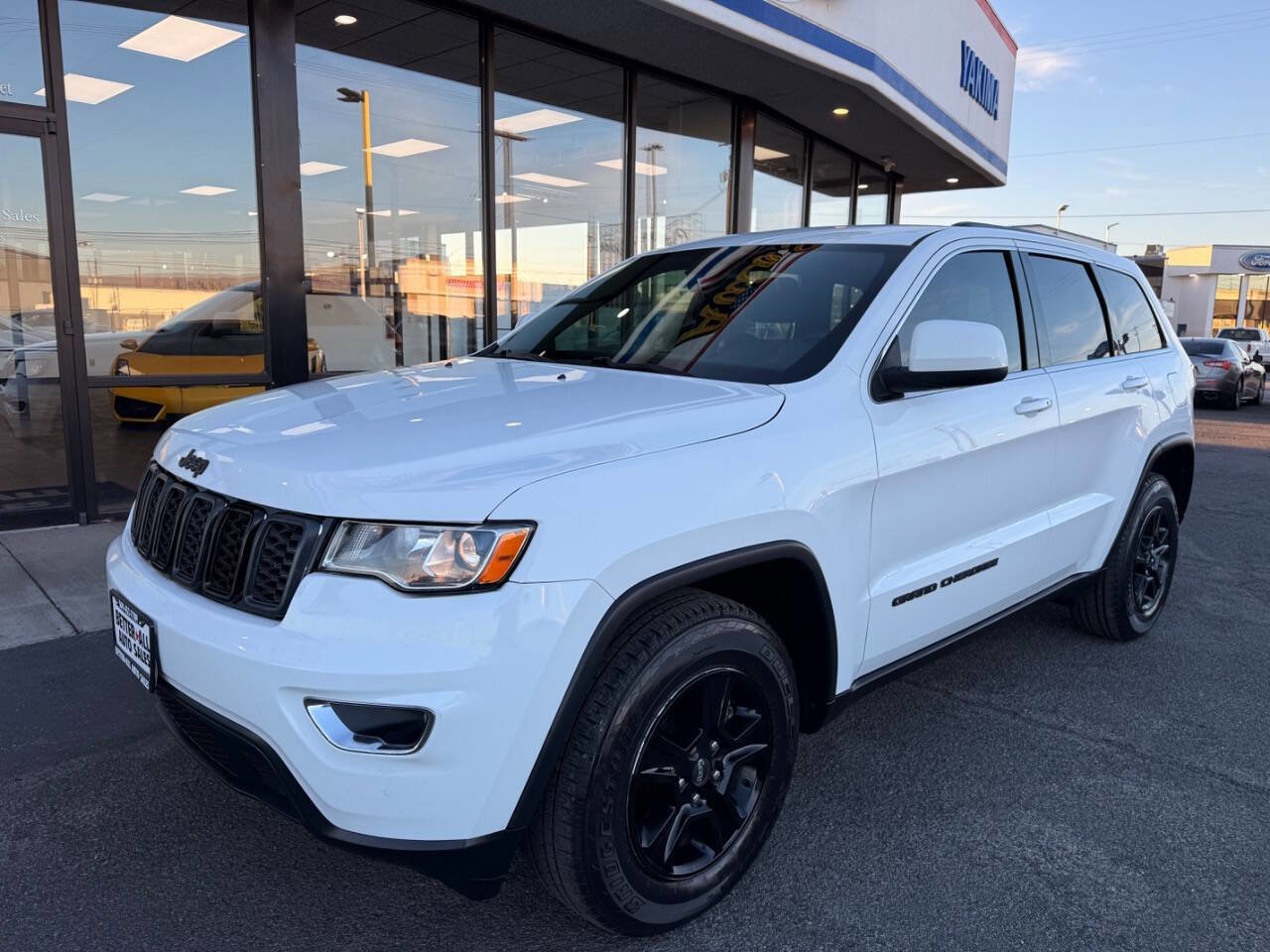 Used 2017 Jeep Grand Cherokee Laredo