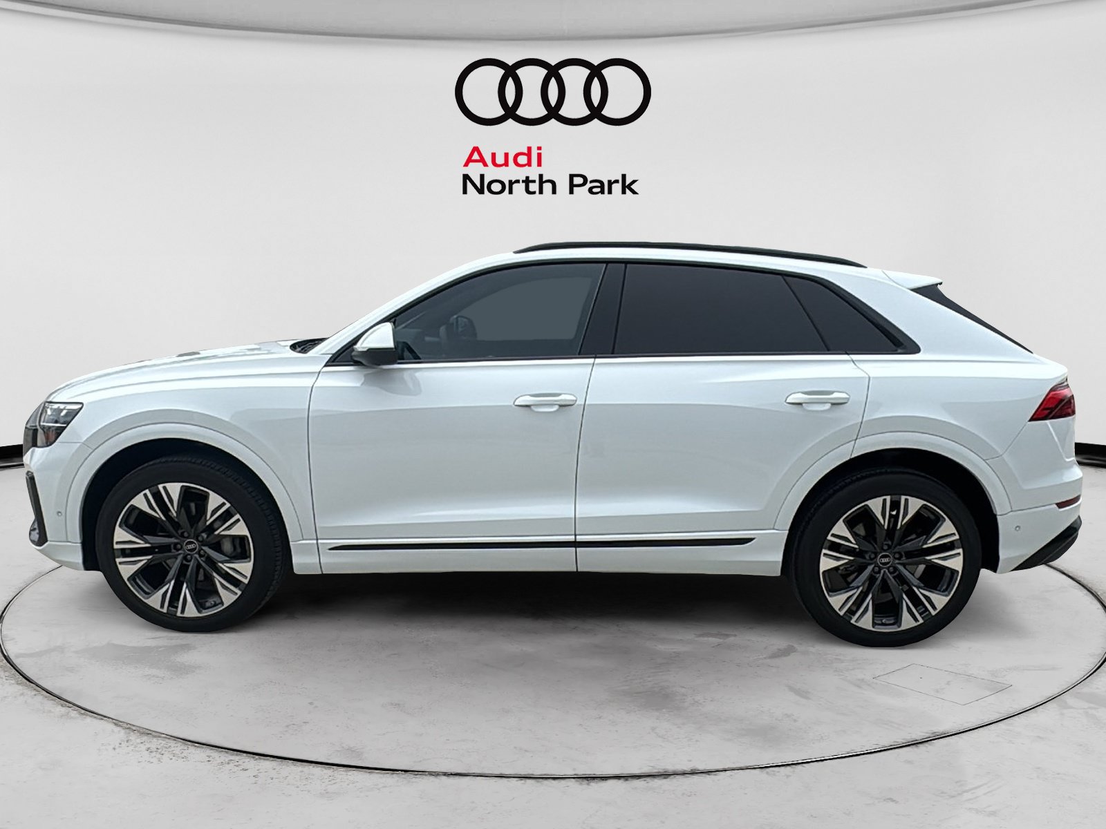 Used 2024 Audi Q8 Premium Plus AWD/4WD image 4