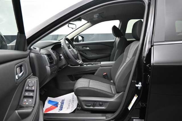Certified 2026 Nissan Rogue SV FWD image 10