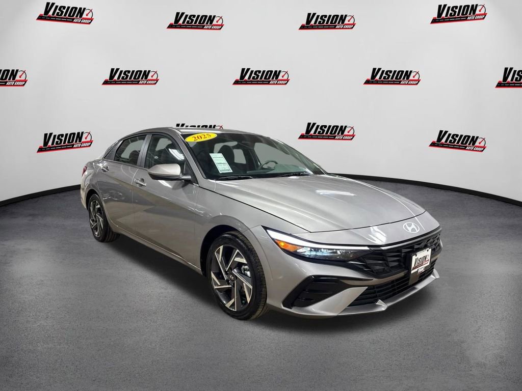 Certified 2025 Hyundai Elantra SEL image 3