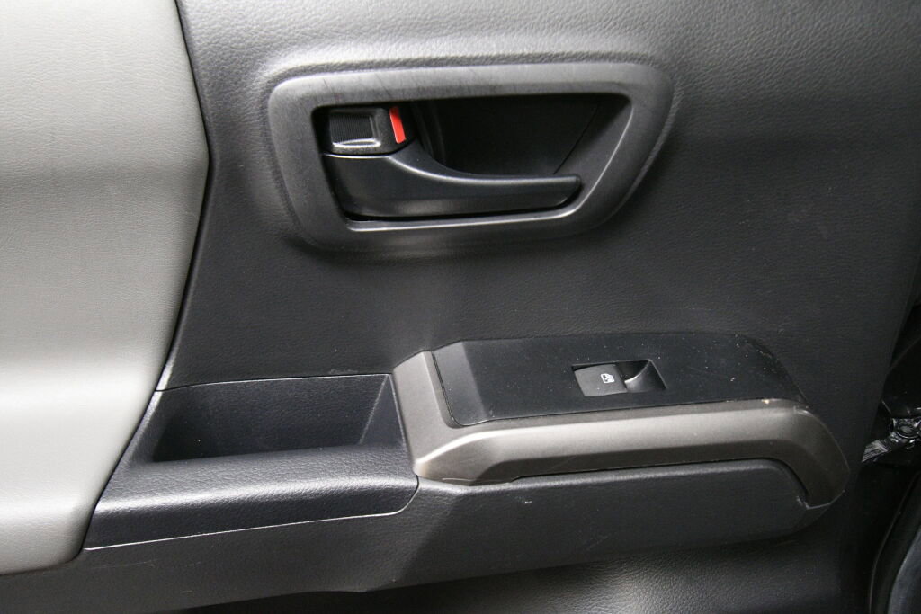 Used 2023 Toyota Tacoma SR5 AWD/4WD image 18