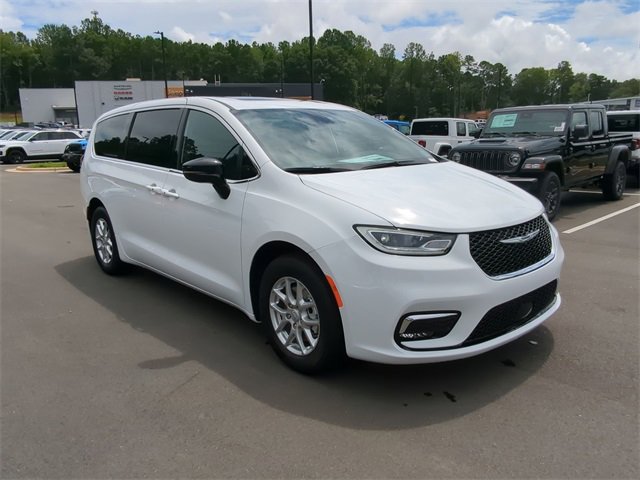 New 2026 Chrysler Pacifica Select image 21