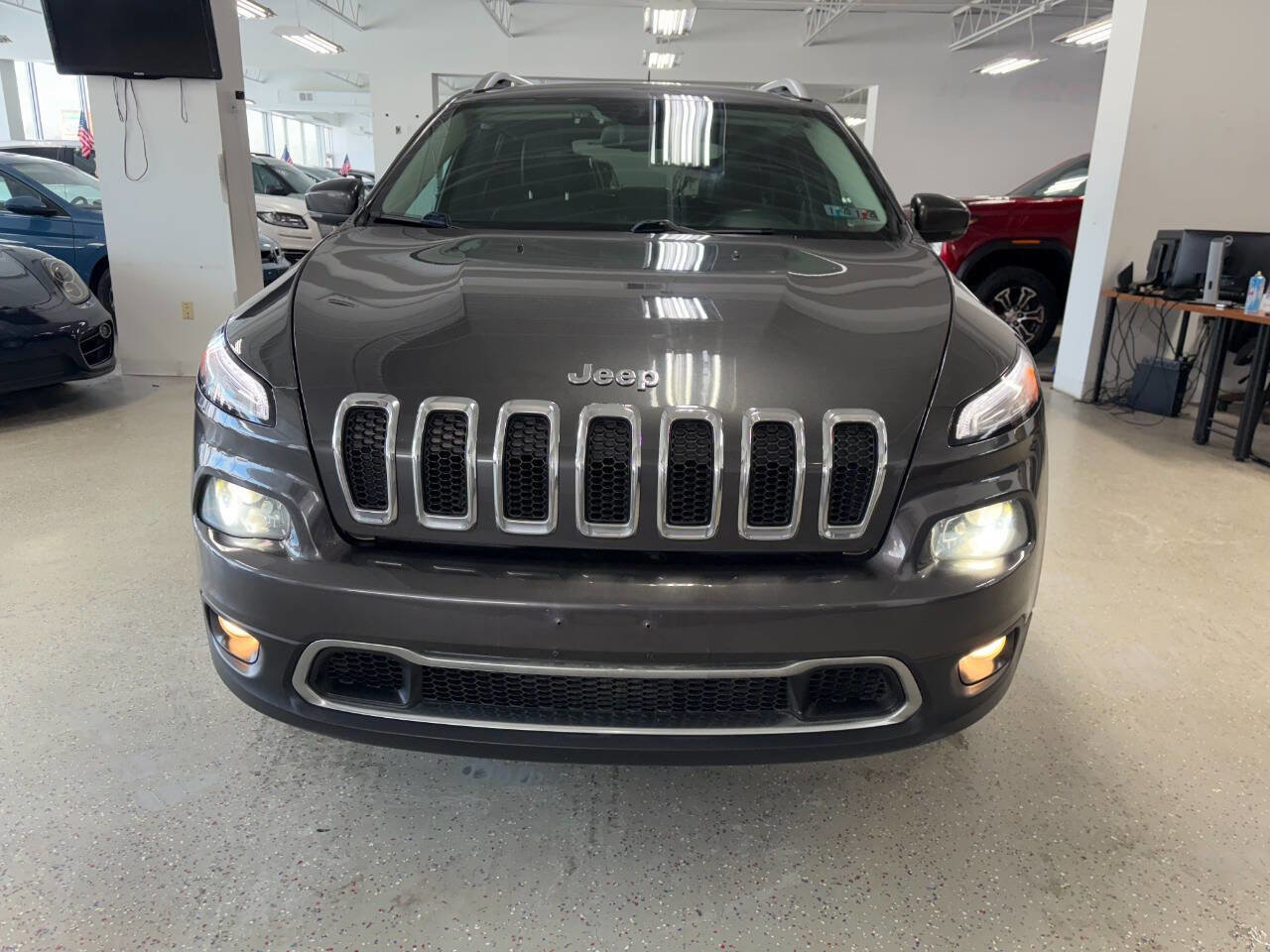 Used 2015 Jeep Cherokee Limited w/ Luxury Group image 4