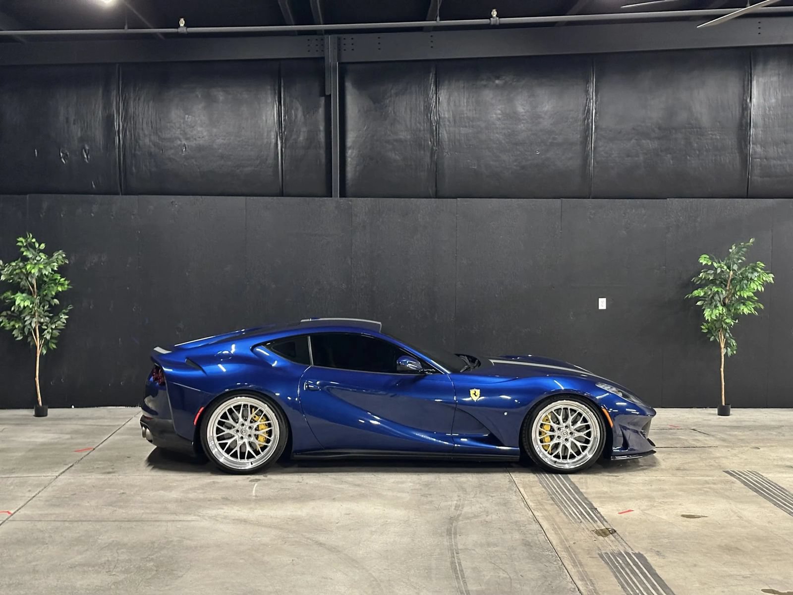 Used 2018 Ferrari 812 Superfast RWD image 29