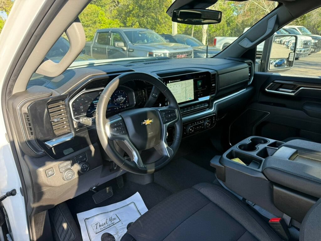 Used 2025 Chevrolet Silverado 2500 LT w/ Convenience Package AWD/4WD image 3