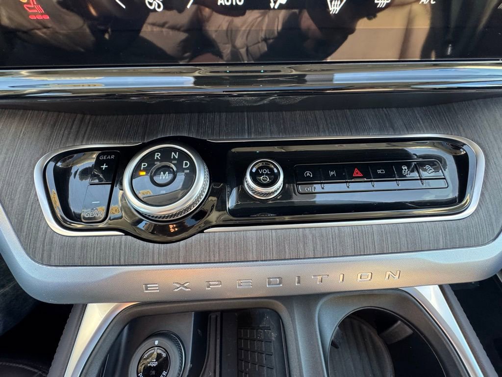 Used 2025 Ford Expedition Platinum w/ Platinum Ultimate Package image 37