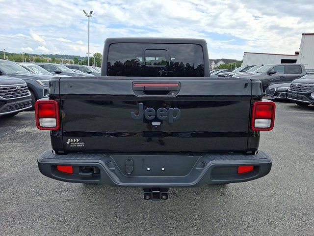 Certified 2023 Jeep Gladiator Sport AWD/4WD image 7