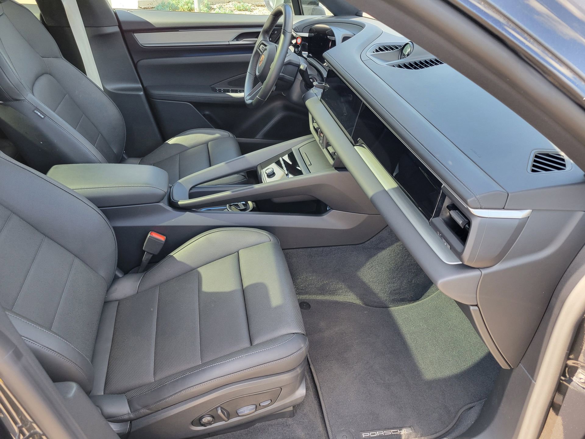 Used 2025 Porsche Macan Electric image 27