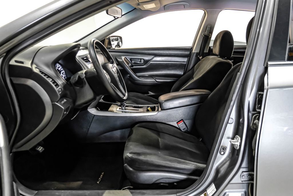 Used 2015 Nissan Altima 2.5 S w/ Special Edition Package FWD image 4