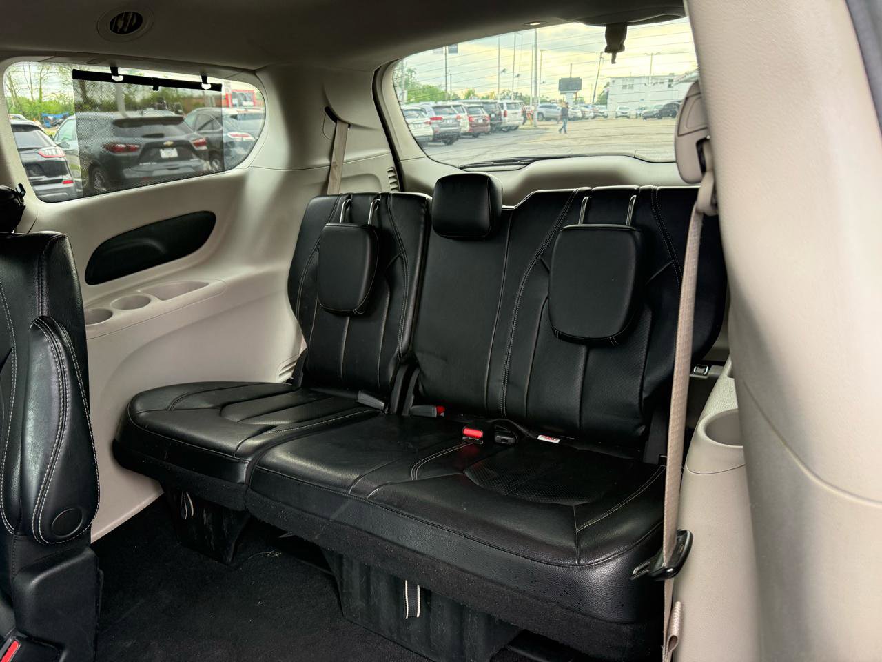 Used 2022 Chrysler Pacifica Touring-L FWD image 11