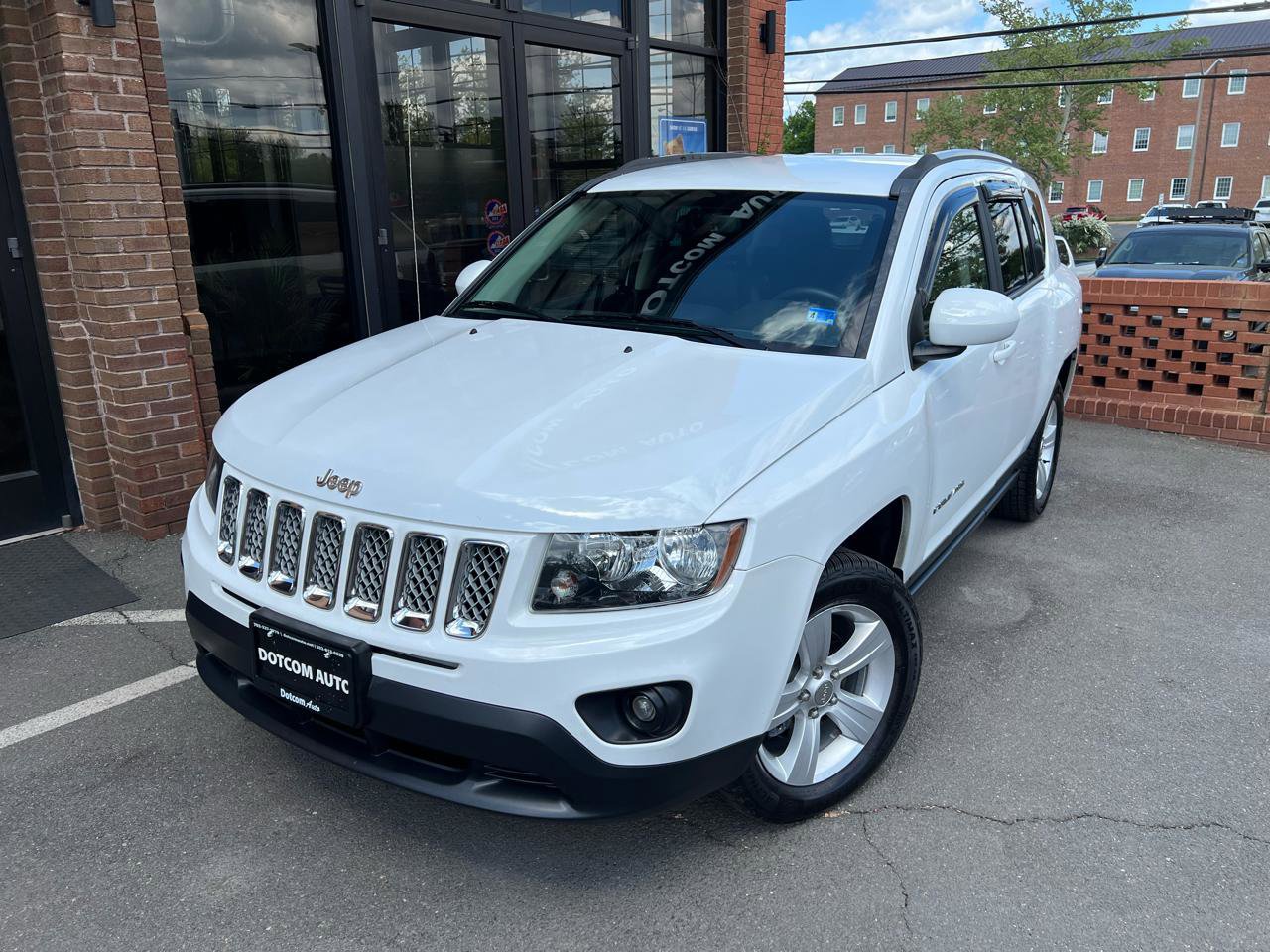 Used 2015 Jeep Compass Latitude image 2