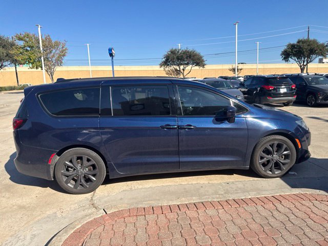 Used 2019 Chrysler Pacifica Touring-L Plus FWD image 2