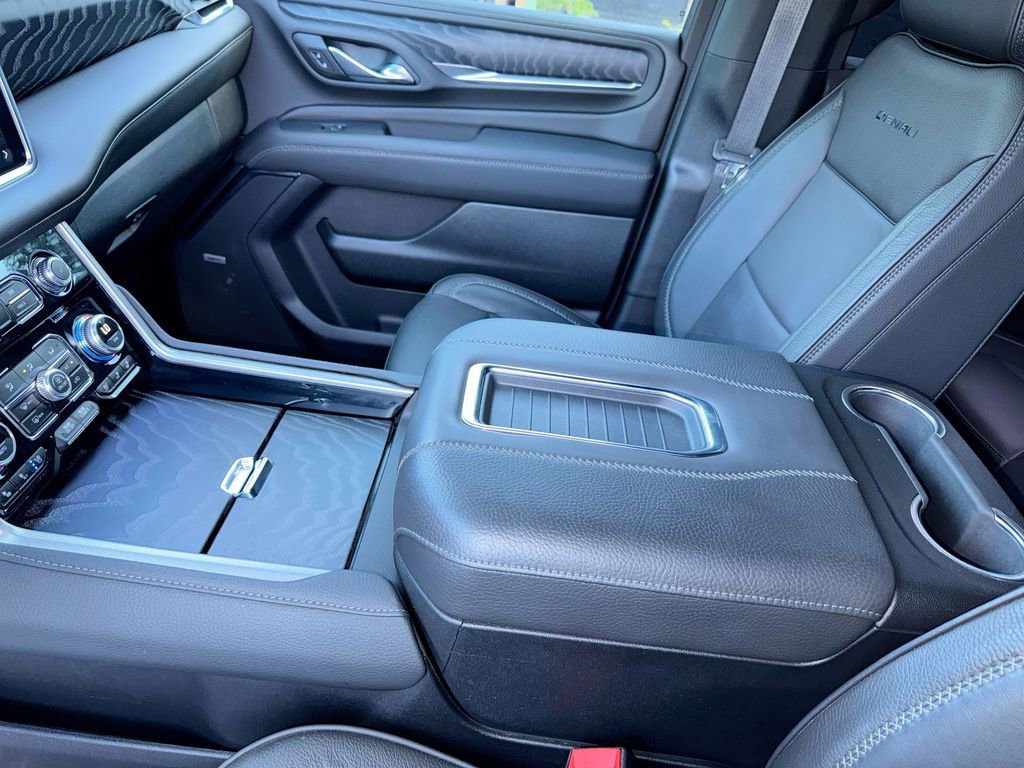 Used 2024 GMC Yukon XL Denali RWD image 24
