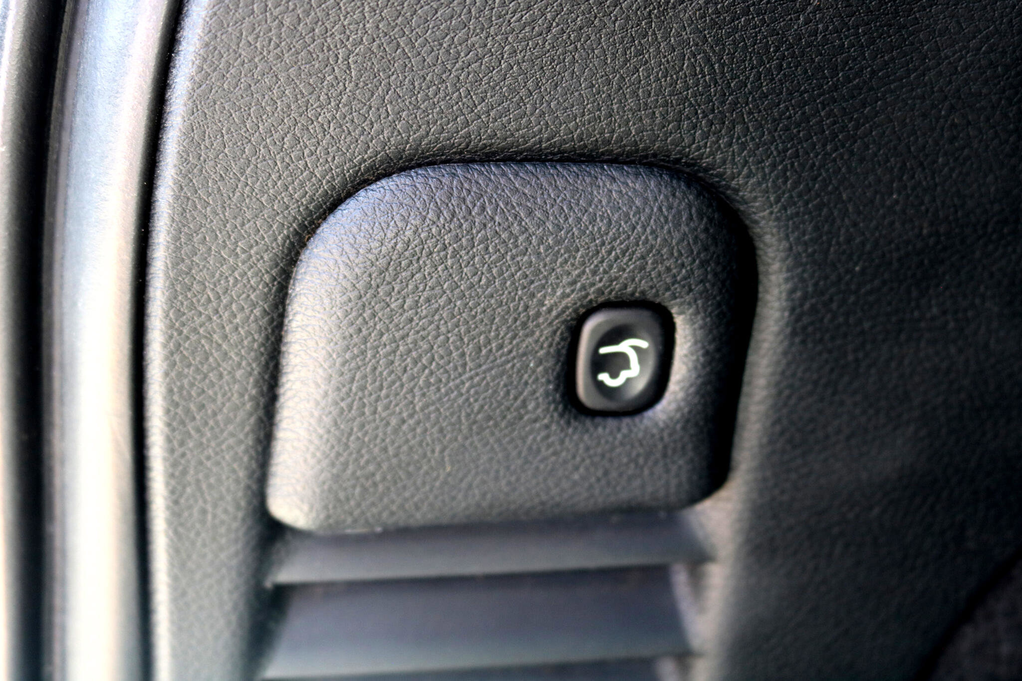 Used 2019 Jeep Grand Cherokee Altitude image 40