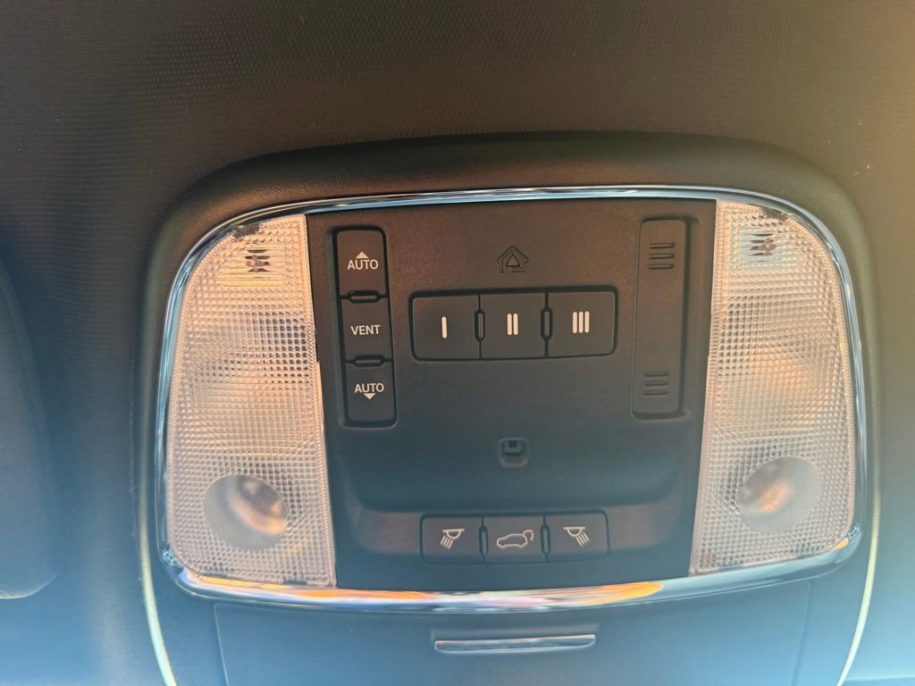 Used 2018 Jeep Grand Cherokee Limited image 33