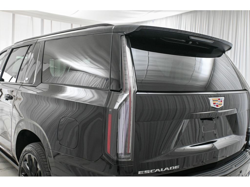 New 2026 Cadillac Escalade ESV Platinum Sport w/ LPO, ONYX Package AWD/4WD image 10
