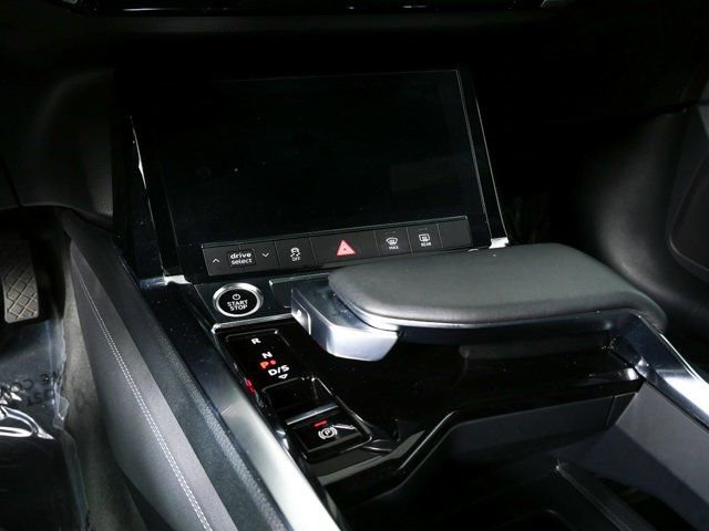 Certified 2022 Audi e-tron Premium w/ Convenience Plus Package image 18