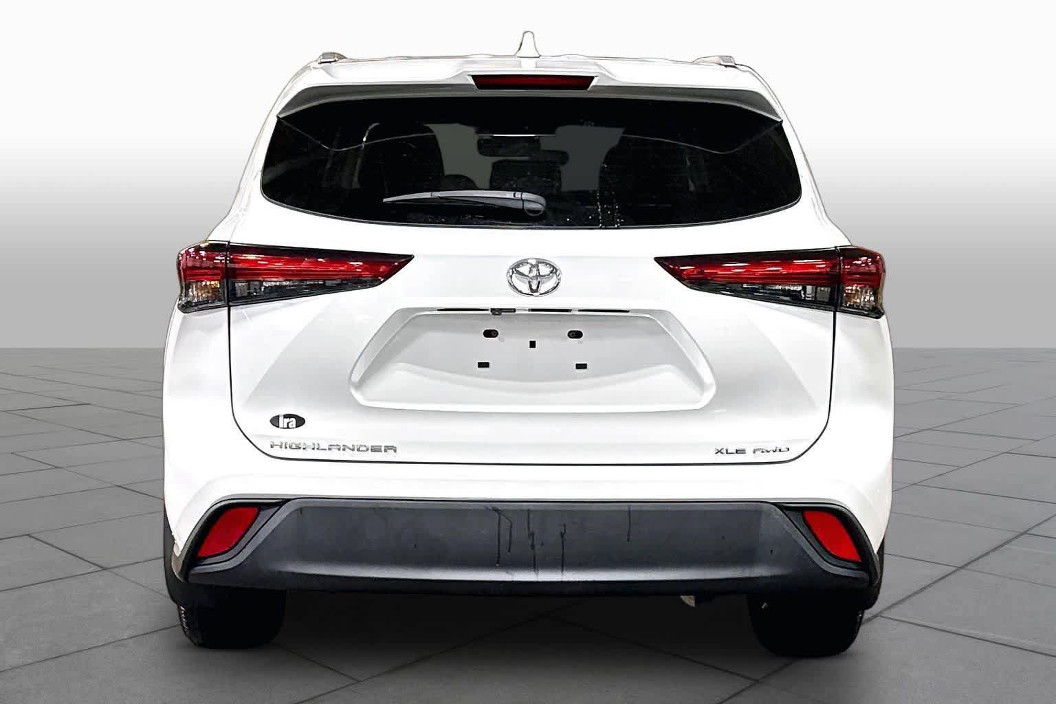 Used 2023 Toyota Highlander XLE AWD/4WD image 5