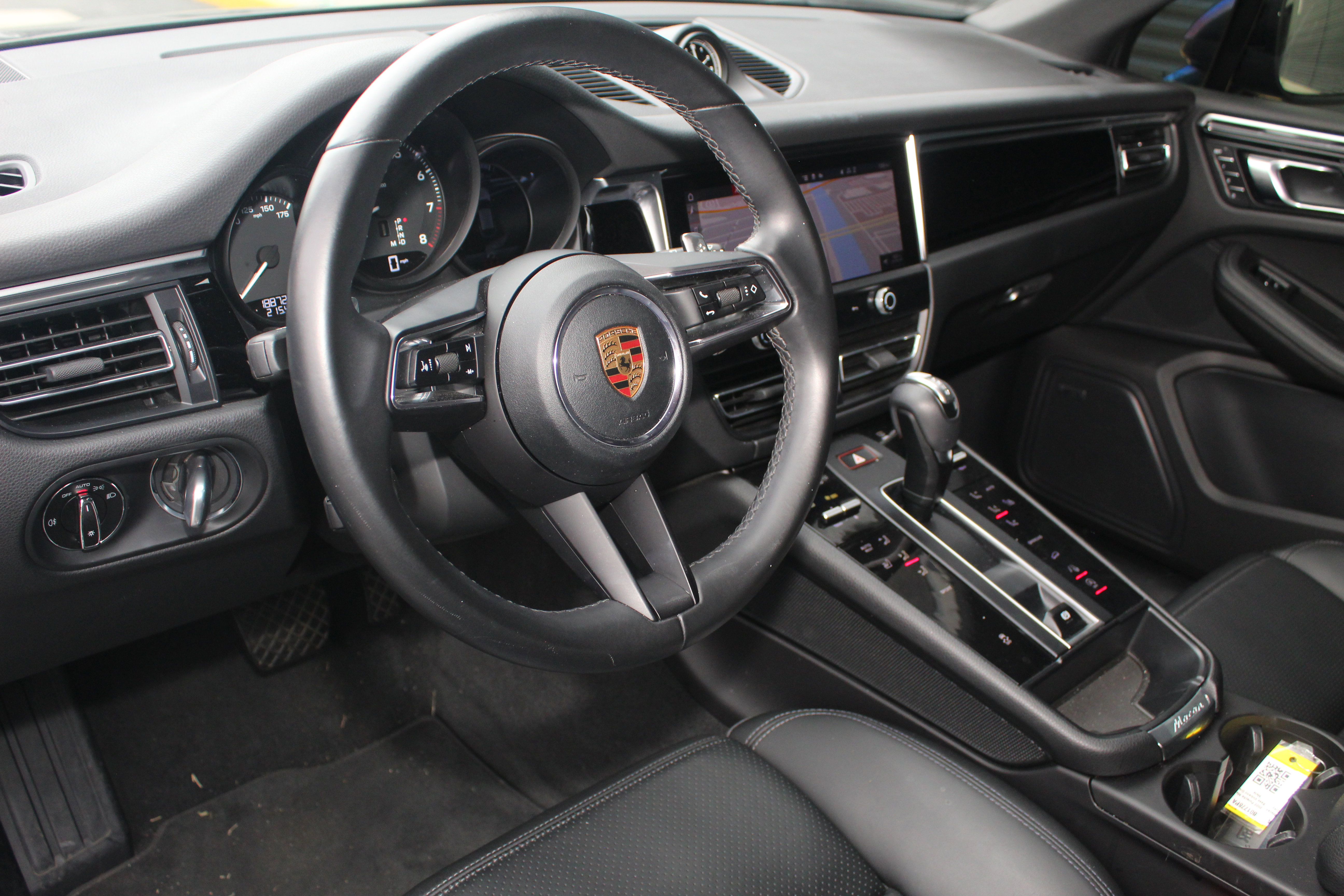 Certified 2022 Porsche Macan image 4