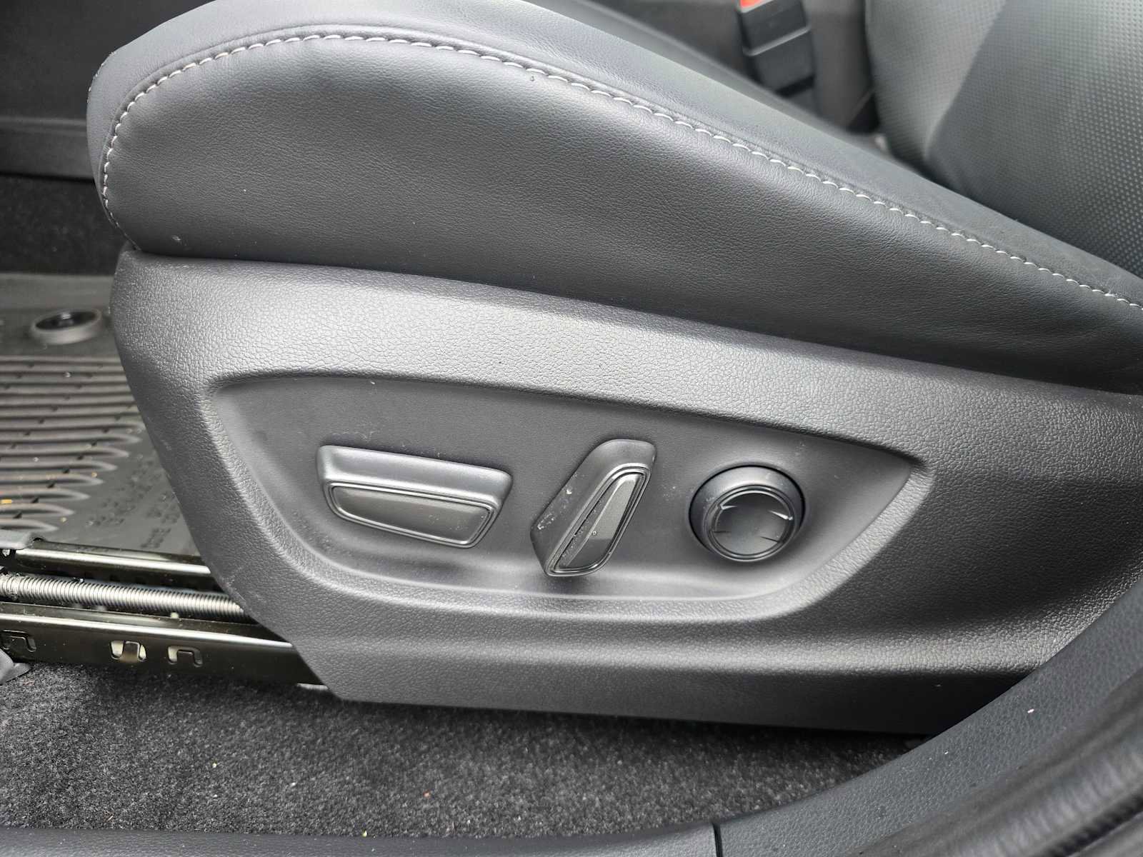 Used 2025 Toyota Crown Signia XLE image 23